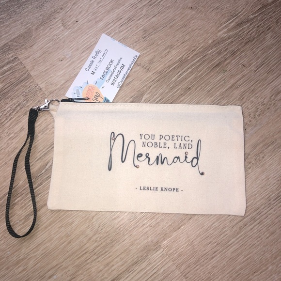 Custom designed wristlet/clutch - Picture 5 of 9